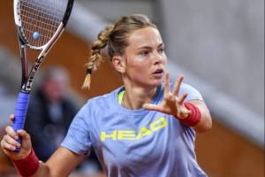 Брянская теннисистка Влада Коваль начала с победы турнир в Латвии 
