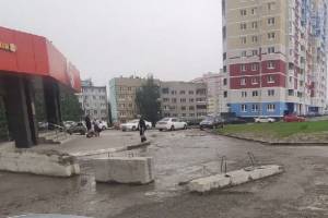 В Брянске снесли бетонный блок при въезде во двор на улице Советской