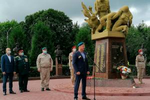 В Брянске отметили 90-летие Воздушно-десантных войск