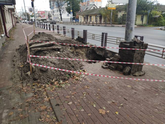 В Брянске устроили грандиозные раскопки на улице Дуки