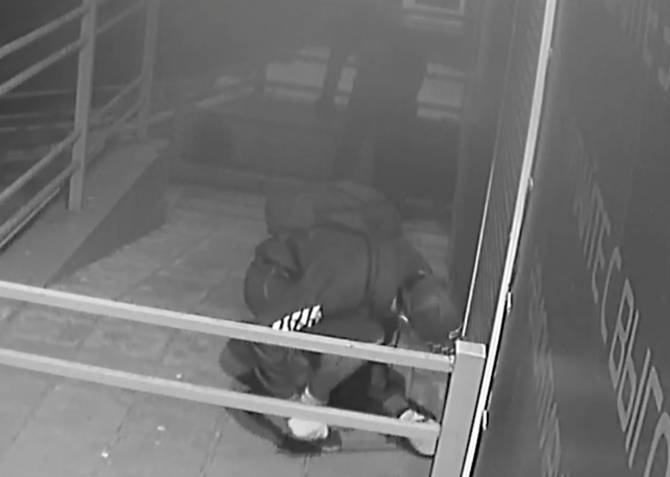 Опубликовано видео дерзкого нападения на магазин в Брянске