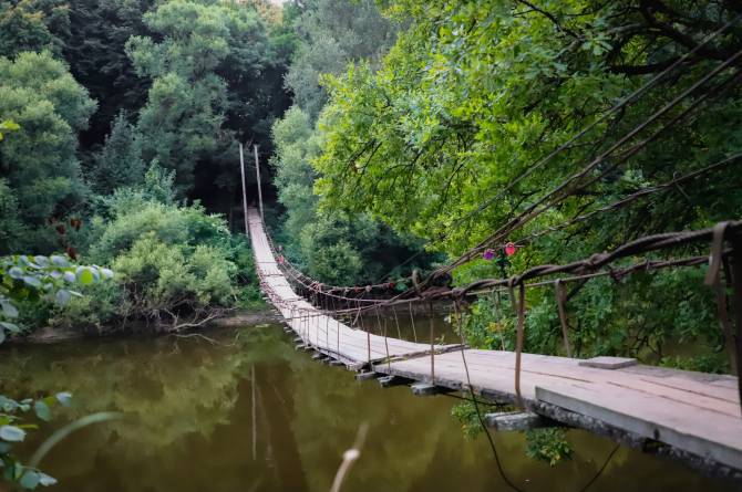Популярному в Брянской области подвесному мосту срочно требуется ремонт