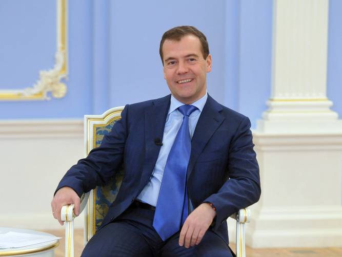 Медведев предложил ввести для брянцев гарантированный доход