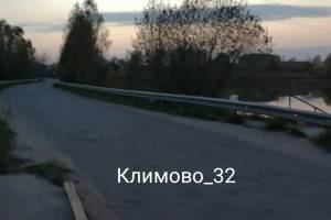 Жители поселка Климово рискуют жизнью на новой дороге