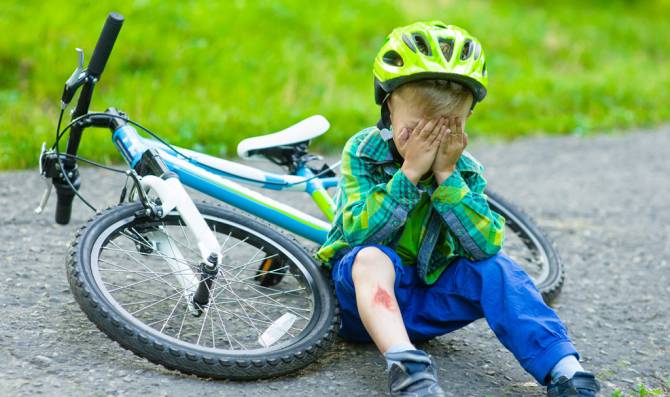 В Гордеевке ребенок упал с велосипеда на металлические штыри