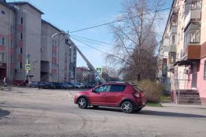 В Брянске на улице Ермакова покосился фонарный столб