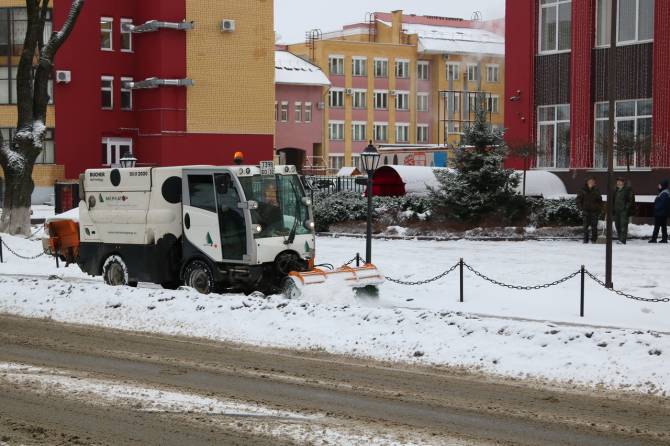 В Брянске на битву со снегом вышла 71 единица техники