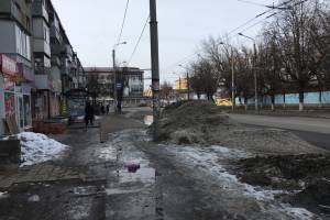 «Бедная Бежица»: улицы района утонули в грязи и лужах