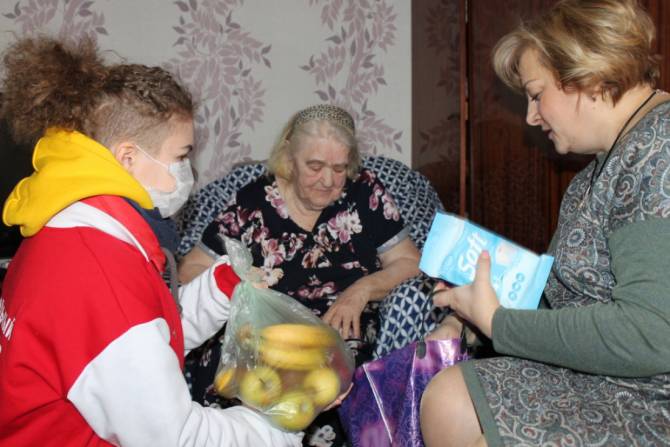 В Брянске ищут волонтеров для доставки продуктов и лекарств старикам