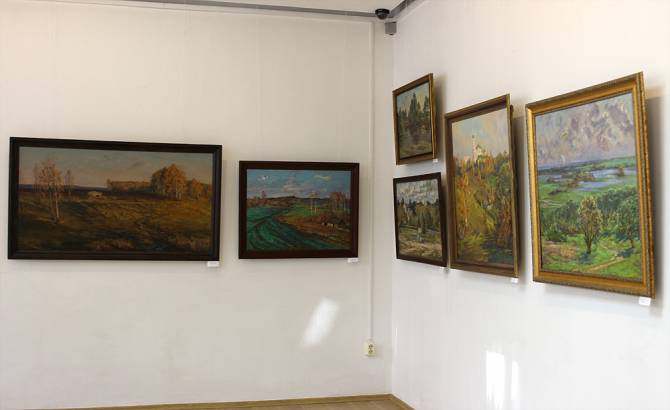 В Брянске открылась выставка местного художника Валерия Сичкова