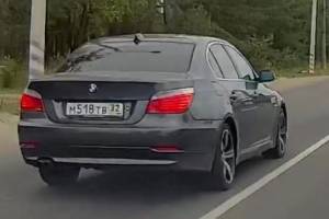 В Брянске водитель BMW устроил опасные гонки по встречной на Речной