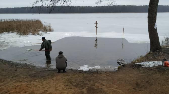 В брянском посёлке Белые Берега подготовили Крещенскую купель