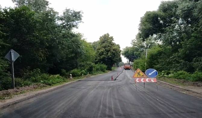 В Клинцовском районе продолжается ремонт дороги Смотрова Буда - Великая Топаль - Климово