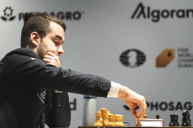 Брянский гроссмейстер Непомнящий снова сыграл вничью с Карлсеном 