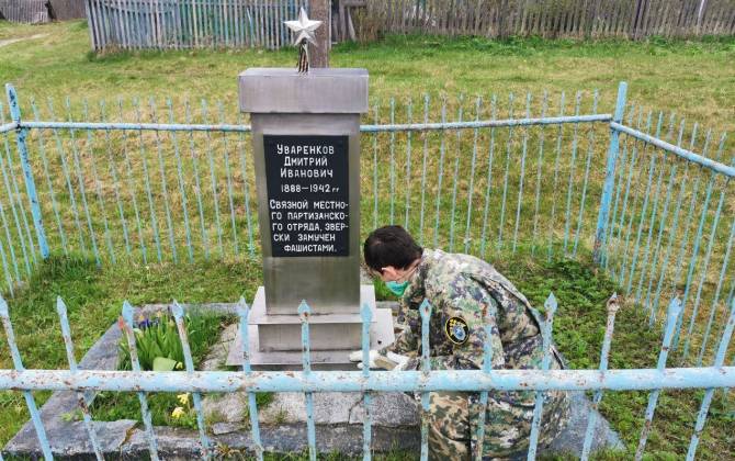 Брянские следователи благоустроили памятник связному партизанского отряда