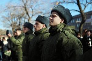 Брянские женщины бесплатно зашили военнослужащим порванные армейские куртки