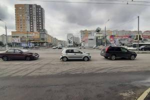 В Брянске женщина на Chevrolet устроила массовое ДТП и сломала плечо 73-летней пенсионерке