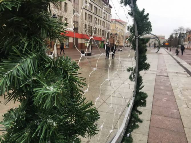 В Брянске на бульваре Гагарина установили «арки желаний»