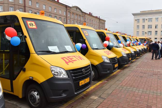Школам Брянской области закупили 20 новых автобусов
