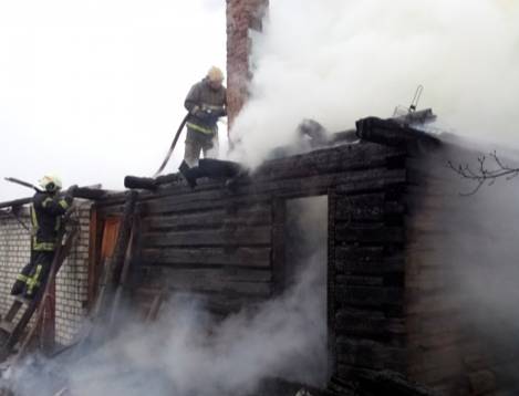 В Клинцах сгорел жилой дом
