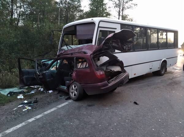 В смертельном ДТП под Брянском пострадали 5 пассажиров автобуса