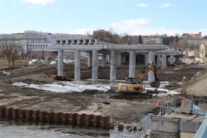 В Брянске из-за паводка приостановили строительство моста в русле Десны