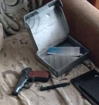В Брянске на Орловской уголовник устроил стрельбу из пистолета по птицам