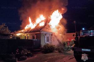 В Злынке сгорели частный жилой дом и хозпостройка