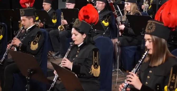 Польский оркестр сыграл ко Дню Победы «Шумел сурово Брянский лес»