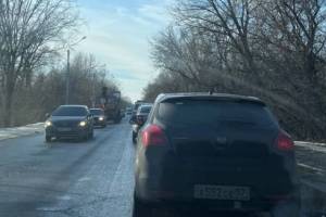 В Брянске из-за дорожников встала в пробке улица Речная 
