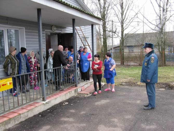 В Рогнединском районе эвакуировали центр социального обслуживания населения