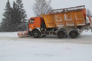 В Брянской области спецтехника вышла на борьбу со снегопадом