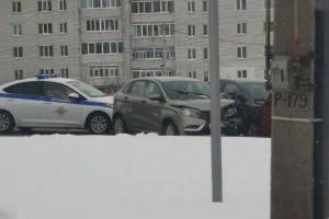 В Брянске возле «Мегаполис-парка» разбились две легковушки
