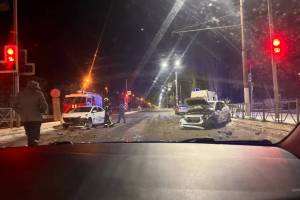 В Брянске в жутком ДТП с двумя такси Uber пострадала 34-летняя женщина