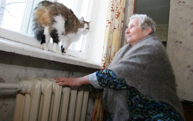«Тепла мы не видели»: в Брянске замерзает 82-летняя пенсионерка