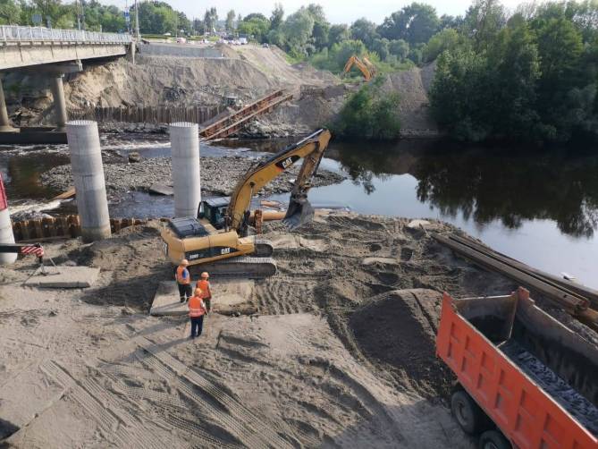 Строительство опор Литейного моста в Брянске планируют завершить к концу июля