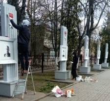 В Унече депутат райсовета за собственные деньги обновил аллею героев