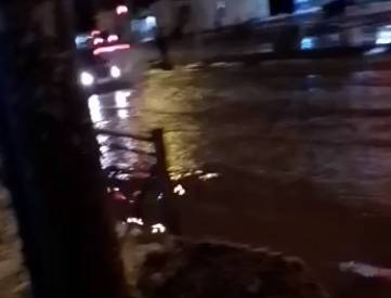 В Брянске снова утонул пешеходный переход на Московском проспекте