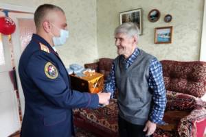 В Суземке ветерану войны Анатолию Сотникову исполнилось 100 лет