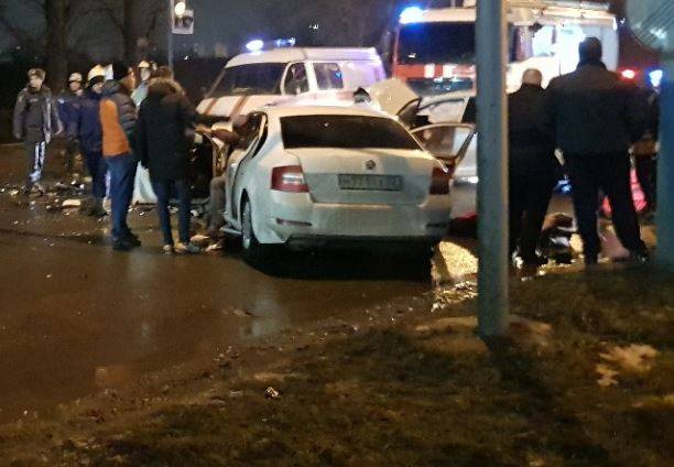 Очевидцы сообщают о пострадавших в лобовом ДТП в Брянске у «Аэропарка»