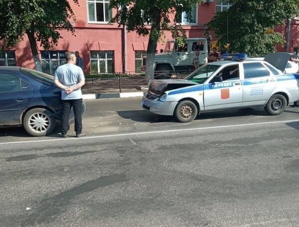 В Клинцах в ДТП попал полицейский автомобиль