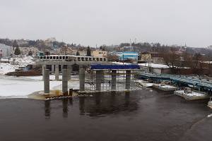 В Брянске на Славянском мосту уложили 135 балок из 198
