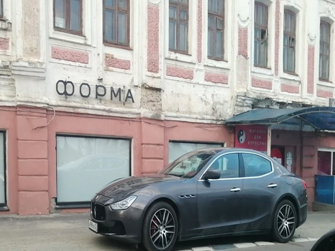В Брянске сфотографировали автохама на Maserati
