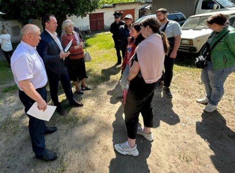 В Брянске заммэра Сергей Антошин встретился с жильцами пострадавшей от взрыва двухэтажки