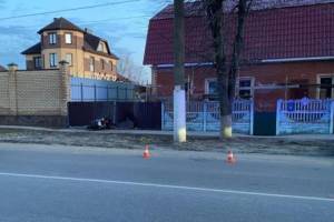 В Брянске мотоциклист врезался в столб и забор