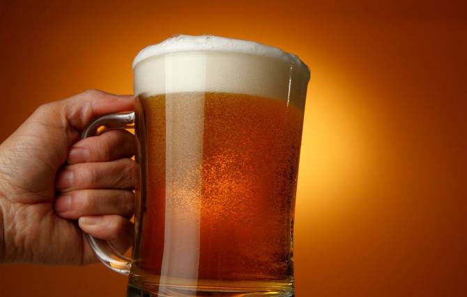 В Брянске бизнесмена наказали из-за бокала пива и иностранных слов