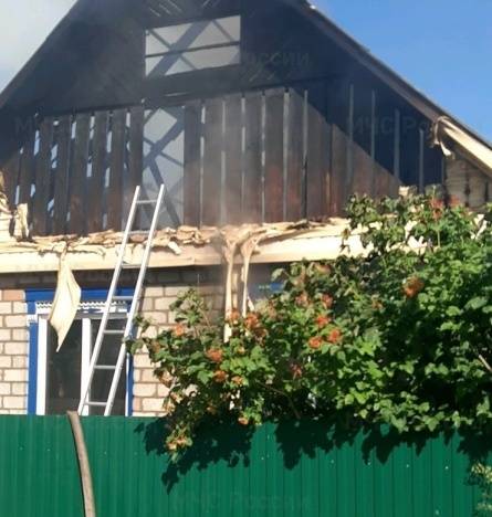 В Унече на улице Буденного сгорел жилой дом
