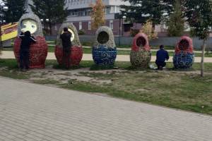 В Брянске сделали пластику лица матрёшкам на Набережной