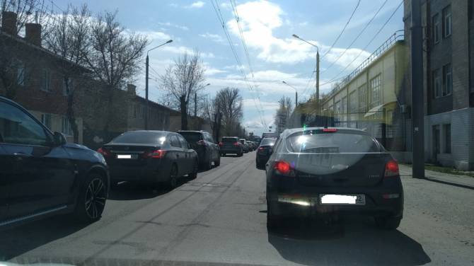 В Брянске проспект Станке Димитрова встал из-за дорожного ремонта