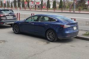 В Брянске заметили знаменитый электромобиль Tesla